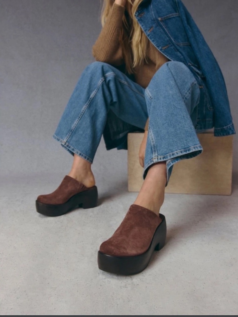 Everlane The Wooden Puffa Clog in Dark Umber Suede Size: 9.5